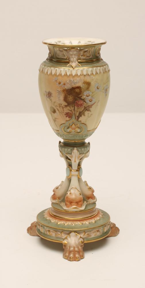 A ROYAL WORCESTER CHINA VASE Image