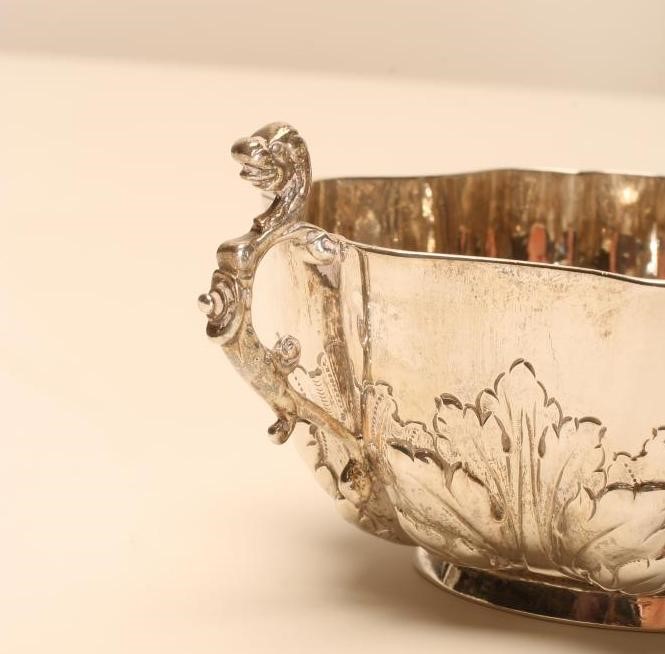 A LATE VICTORIAN SILVER BOWL Image