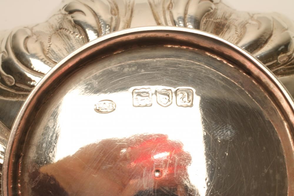 A LATE VICTORIAN SILVER BOWL Image