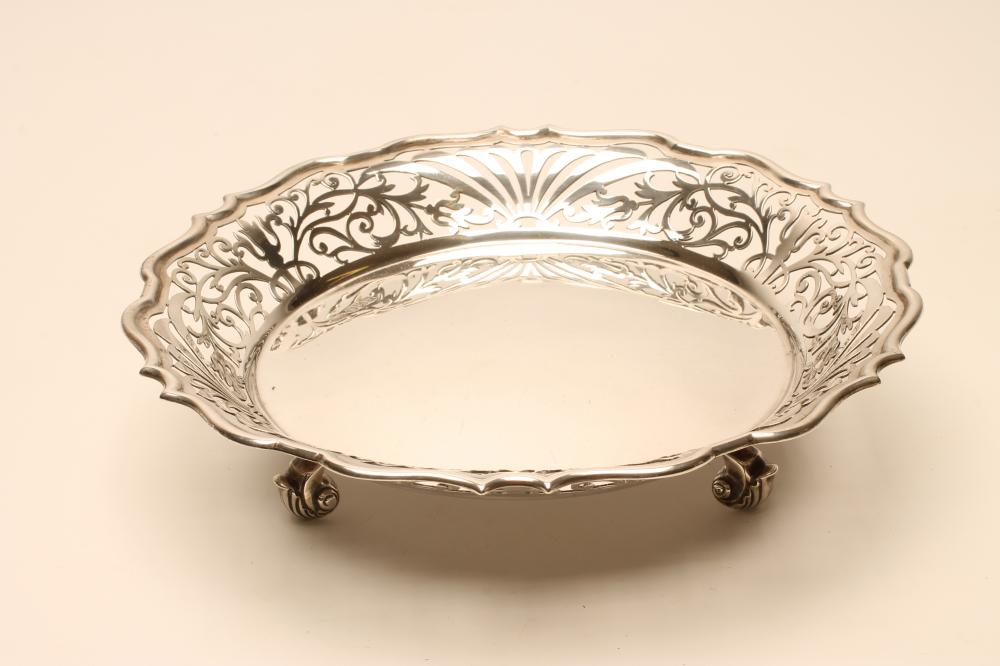 A LATE VICTORIAN SILVER DISH Image