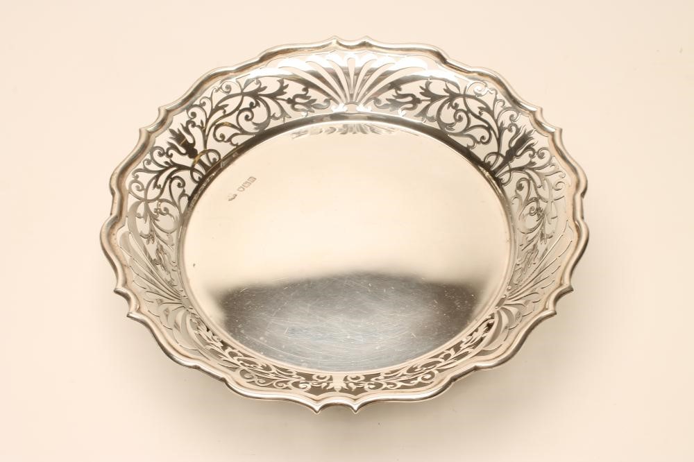 A LATE VICTORIAN SILVER DISH Image
