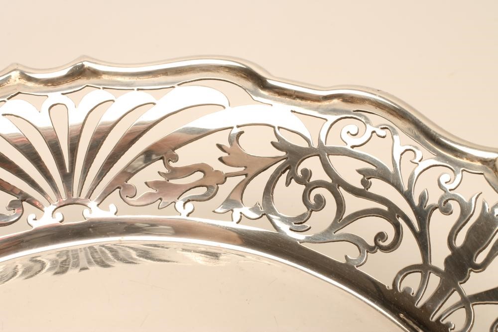 A LATE VICTORIAN SILVER DISH Image