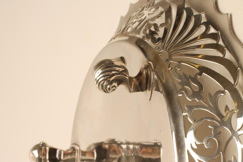 A LATE VICTORIAN SILVER DISH Image