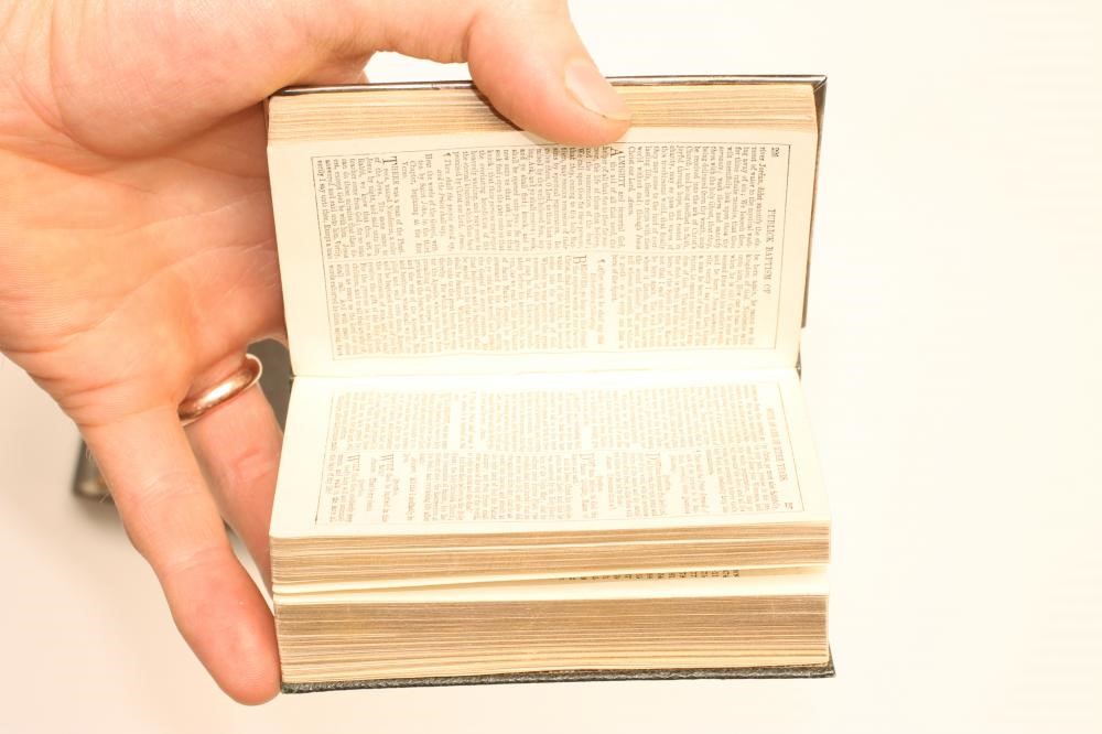 AN EDWARDIAN SILVER PRAYER AND HYMN BOOK Image