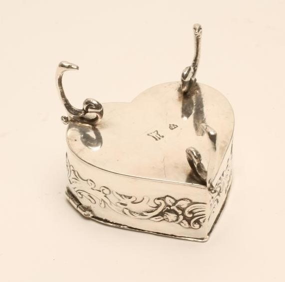 A LATE VICTORIAN SILVER DRESSING TABLE BOX Image
