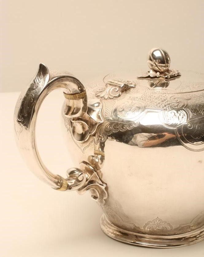 AN EARLY VICTORIAN SILVER THREE PIECE TEA SET Image