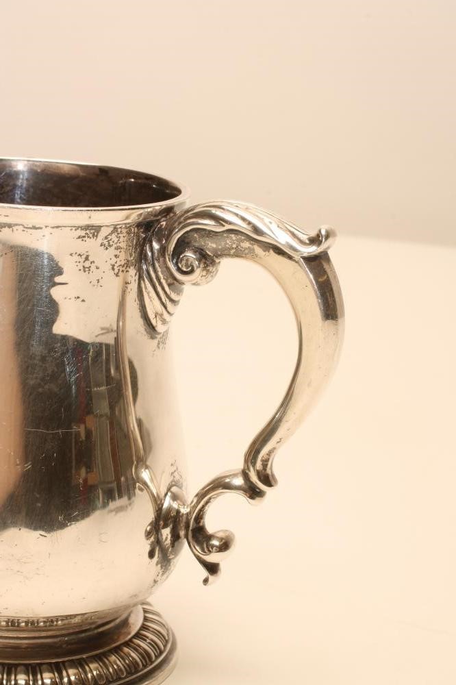 A GEORGE II SILVER MUG Image