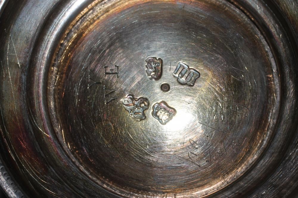 A GEORGE II SILVER MUG Image