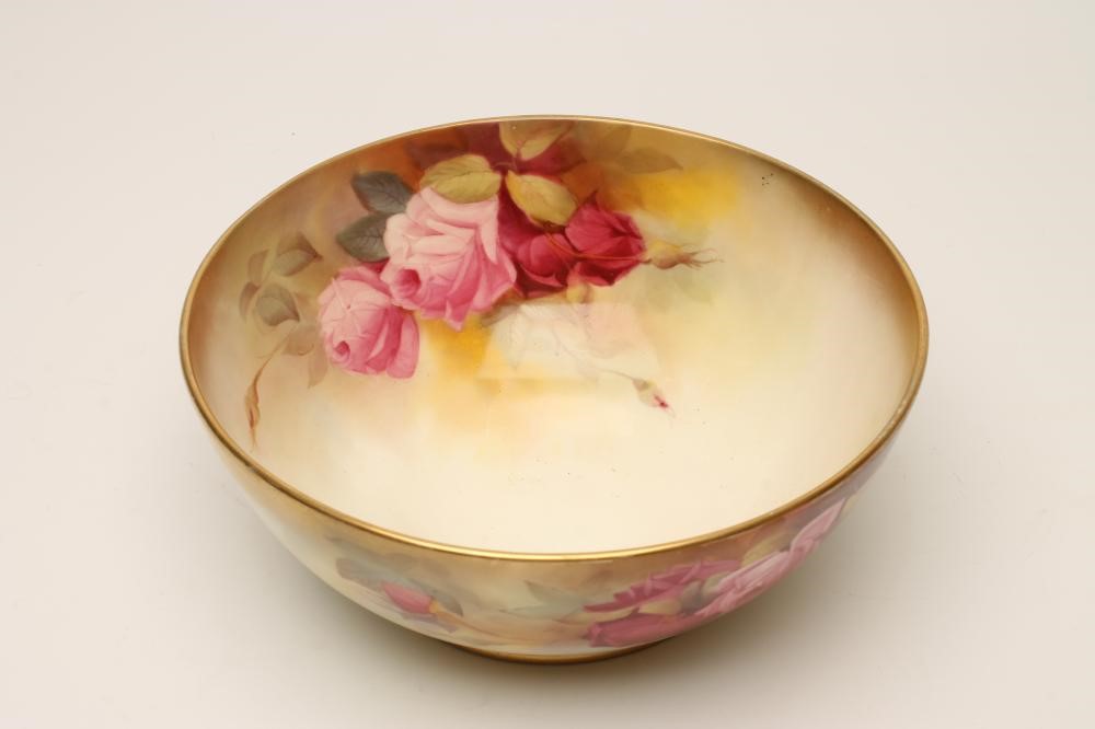 A ROYAL WORCESTER CHINA BOWL Image