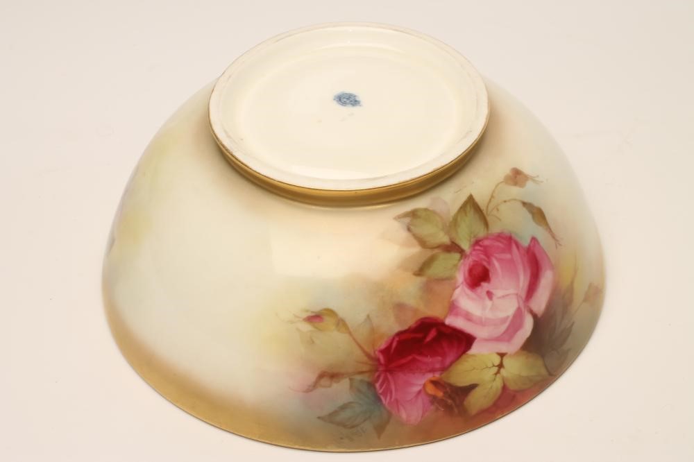 A ROYAL WORCESTER CHINA BOWL Image