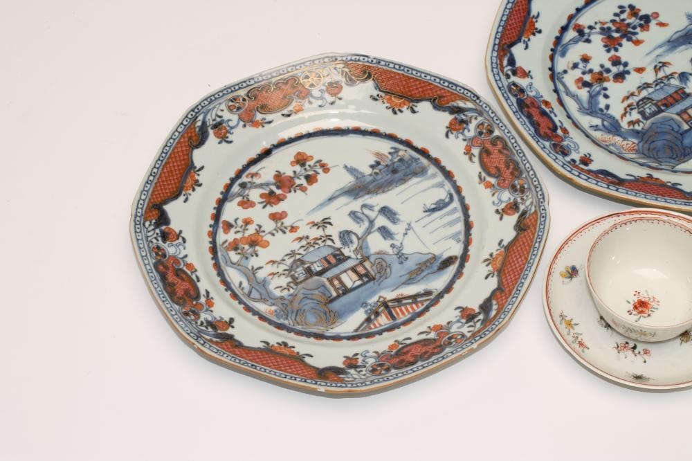 A CHINESE PORCELAIN TEA BOWL AND SAUCER Image