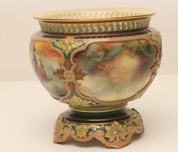 A ROYAL WORCESTER CHINA SMALL JARDINIERE Image