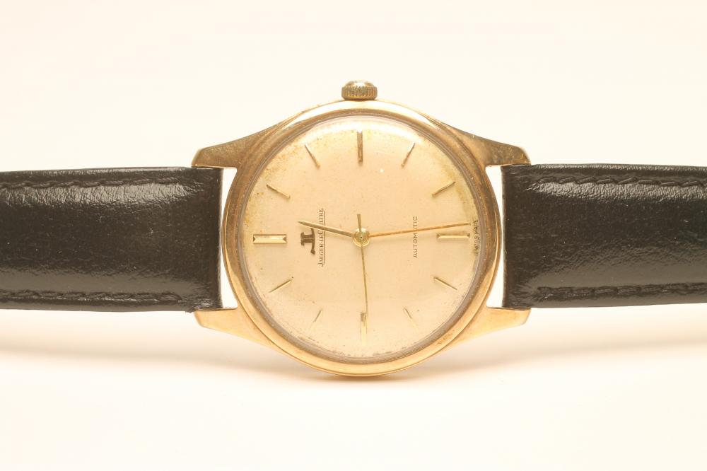 A GENTLEMAN'S JAEGAR LECOULTRE AUTOMATIC 9CT GOLD WRISTWATCH Image