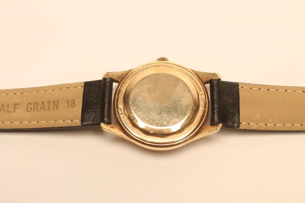A GENTLEMAN'S JAEGAR LECOULTRE AUTOMATIC 9CT GOLD WRISTWATCH Image