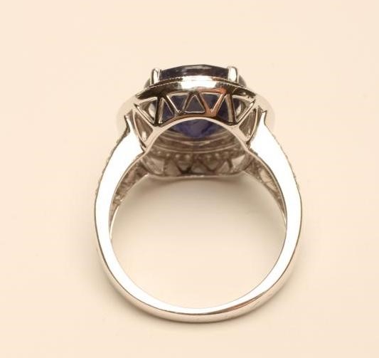 A SAPPHIRE AND DIAMOND CLUSTER RING Image