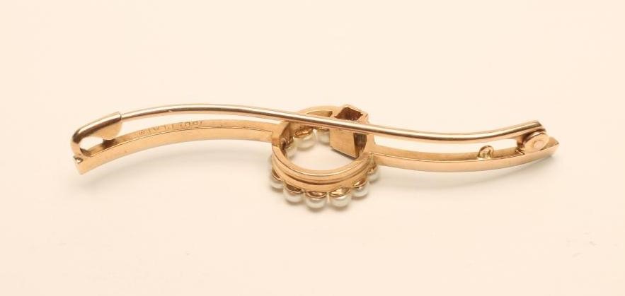 A SEED PEARL AND SAPPHIRE BAR BROOCH Image