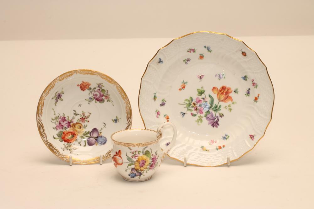 A MEISSEN PORCELAIN CUP AND SAUCER Image