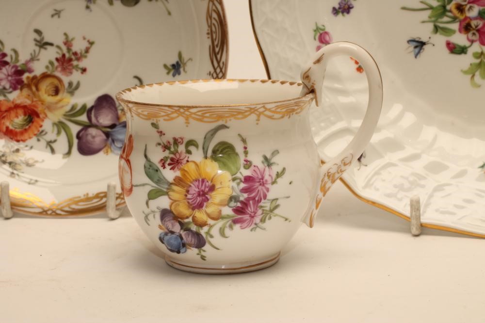 A MEISSEN PORCELAIN CUP AND SAUCER Image