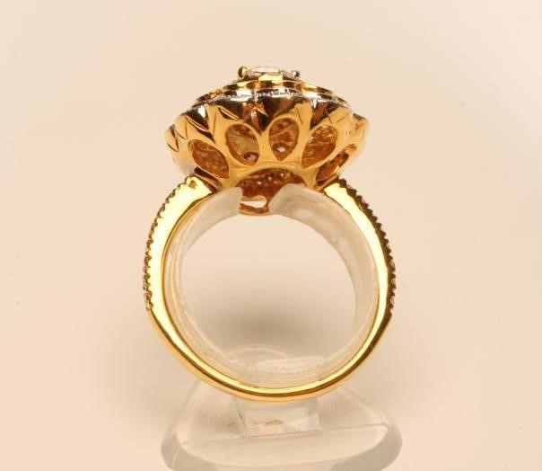 A DIAMOND CLUSTER RING Image