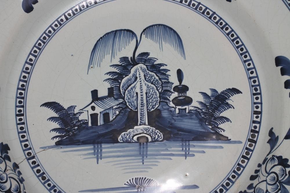 AN ENGLISH DELFT CHARGER Image