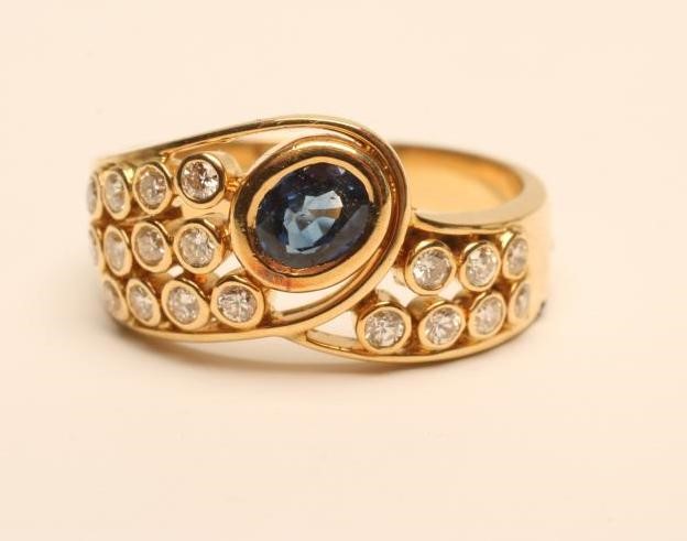 A SAPPHIRE AND DIAMOND DRESS RING Image