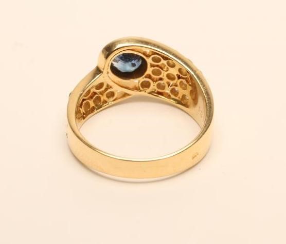 A SAPPHIRE AND DIAMOND DRESS RING Image