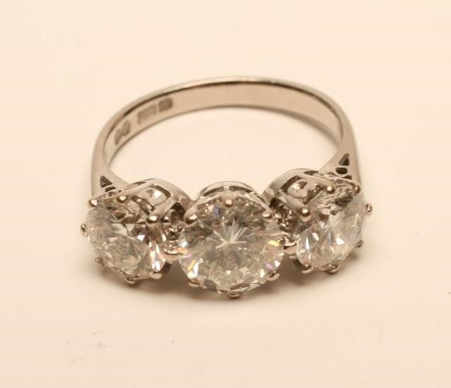 A THREE STONE DIAMOND RING Image
