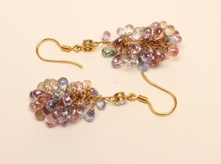 A PAIR OF MULTI-COLOURED SAPPHIRE DROP EAR RINGS Image