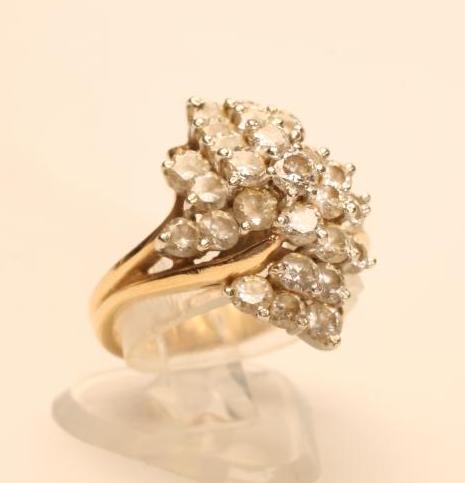 A DIAMOND ABSTRACT CLUSTER RING Image