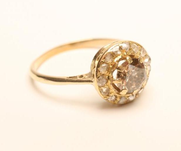 A VICTORIAN DIAMOND CLUSTER RING Image