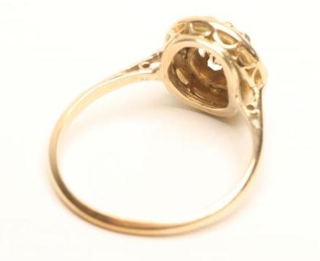 A VICTORIAN DIAMOND CLUSTER RING Image