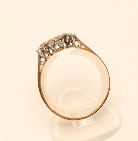A THREE STONE DIAMOND RING Image