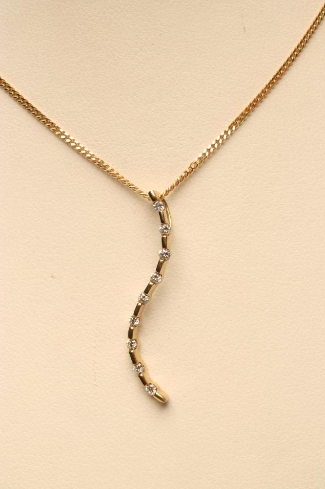 A DIAMOND PENDANT Image