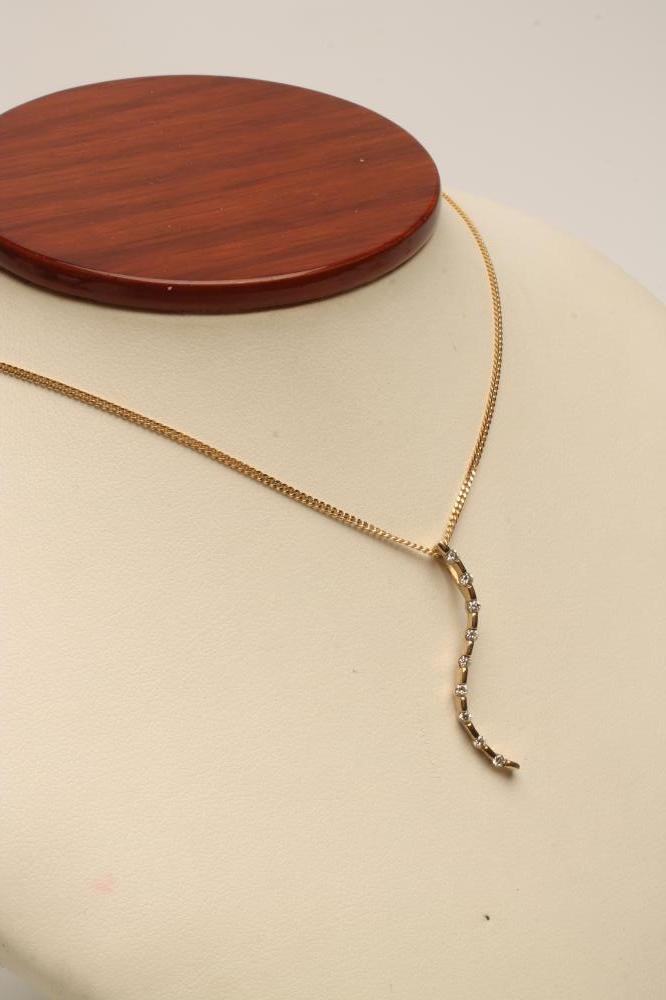 A DIAMOND PENDANT Image