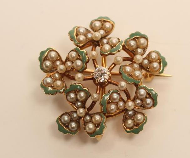 A LATE VICTORIAN 14K GOLD FLOWERHEAD BROOCH/PENDANT Image