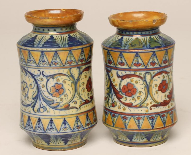 A PAIR OF MAIOLICA SMALL ALBARELLI Image