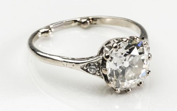 A SOLITAIRE DIAMOND RING Image