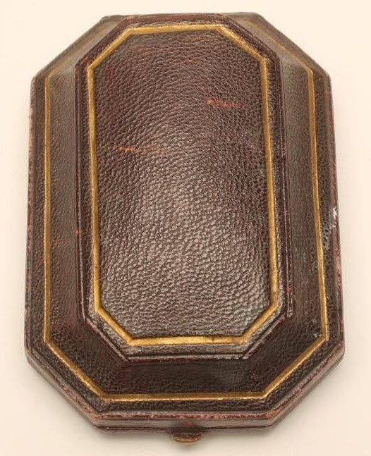 A VICTORIAN PEARL AND DIAMOND PENDANT/BROOCH Image