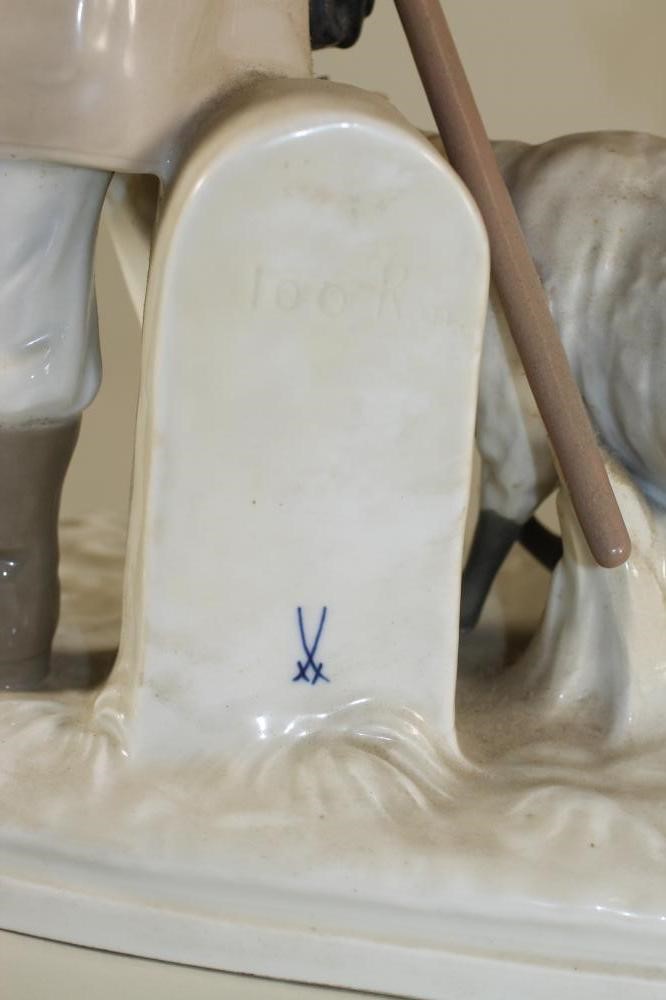 A MEISSEN PORCELAIN FIGURE GROUP Image