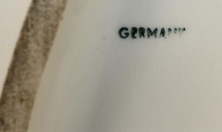 A MEISSEN PORCELAIN FIGURE GROUP Image