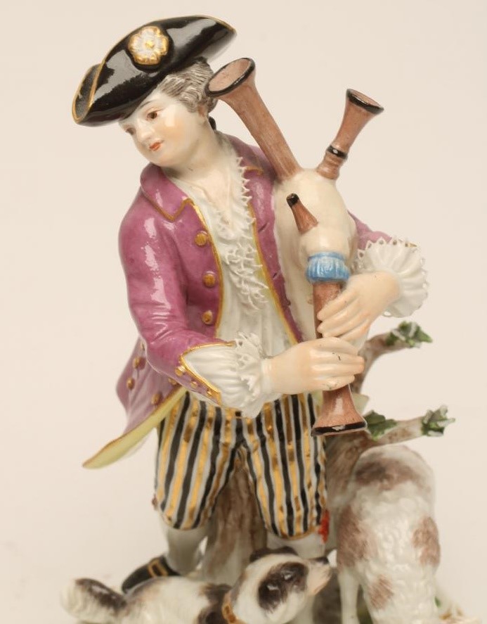 A MEISSEN PORCELAIN FIGURE Image