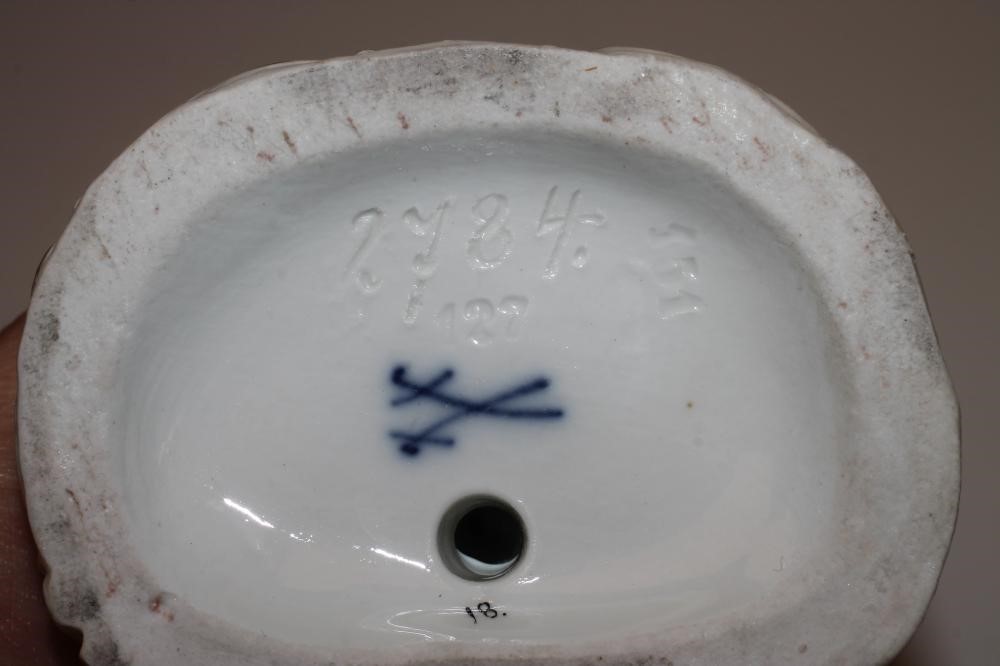 A MEISSEN PORCELAIN FIGURE Image