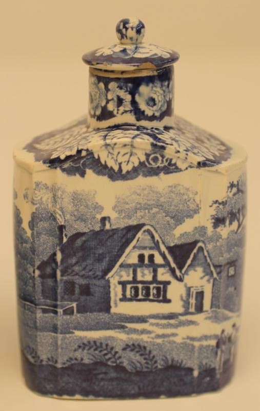 A PEARLWARE BASKET Image