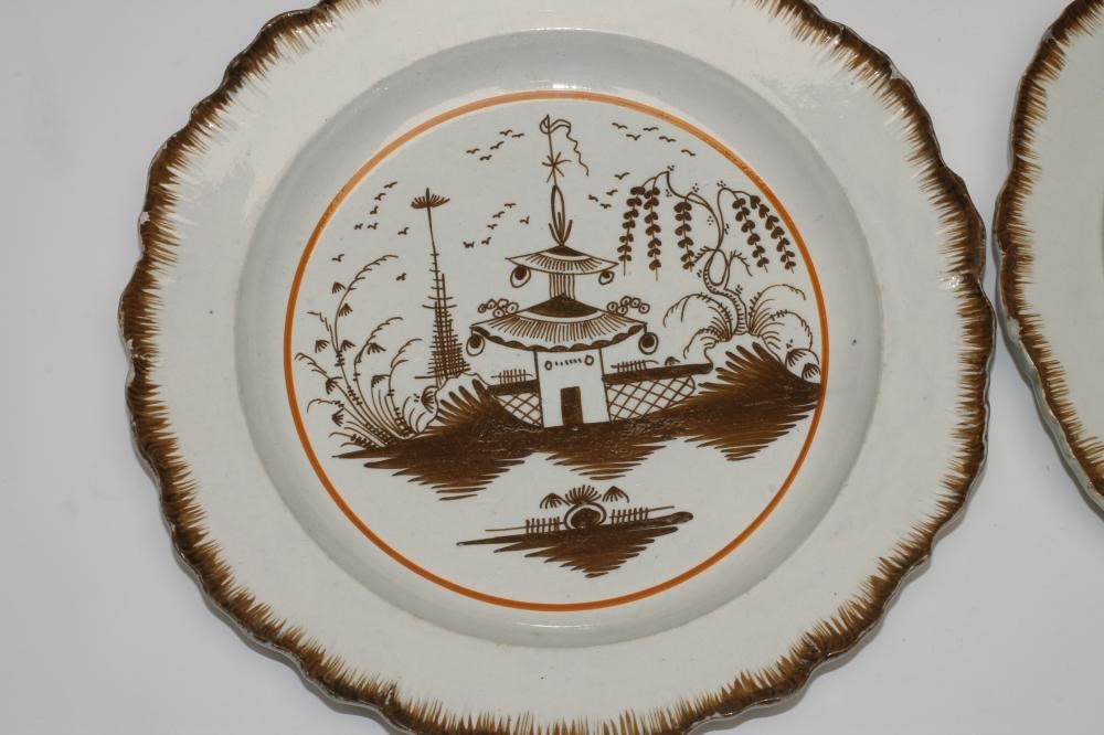 A PAIR OF YORKSHIRE PEARLWARE PLATES Image