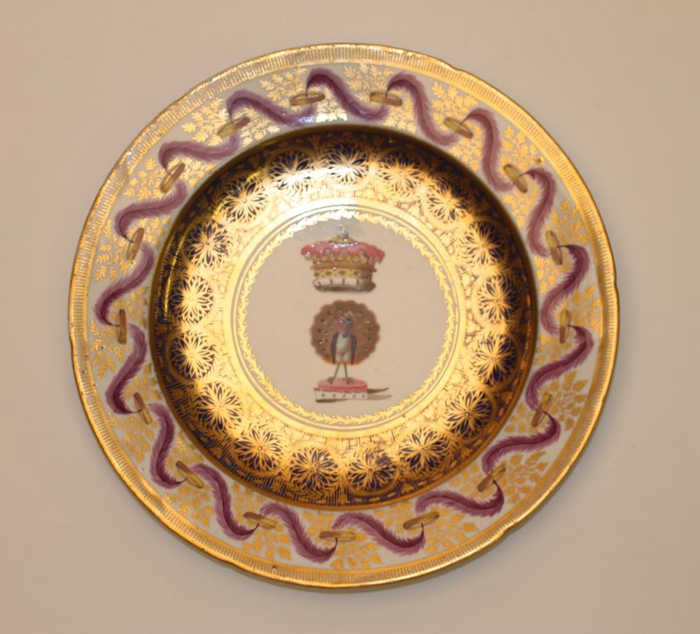 AN ENGLISH PORCELAIN ARMORIAL DESSERT PLATE Image