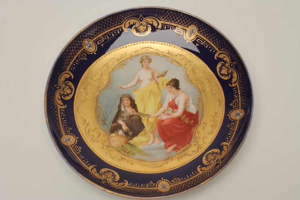 AN AUSTRIAN PORCELAIN CABINET DISH Image