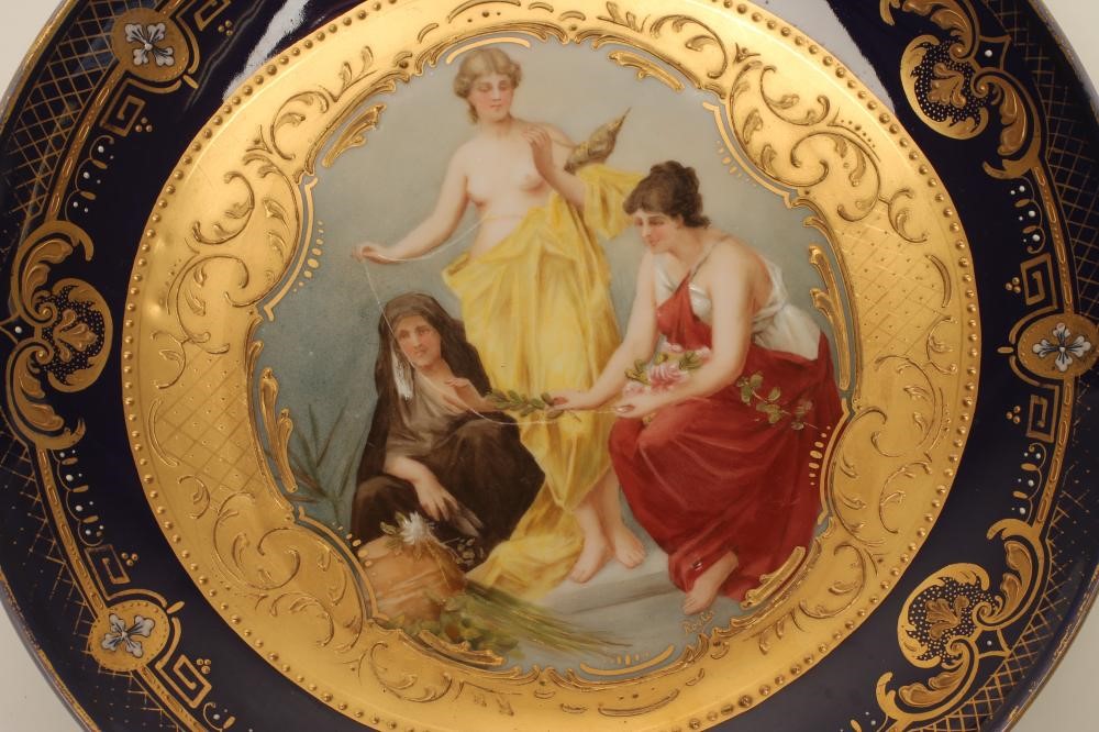 AN AUSTRIAN PORCELAIN CABINET DISH Image
