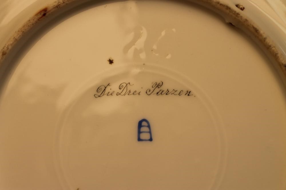 AN AUSTRIAN PORCELAIN CABINET DISH Image