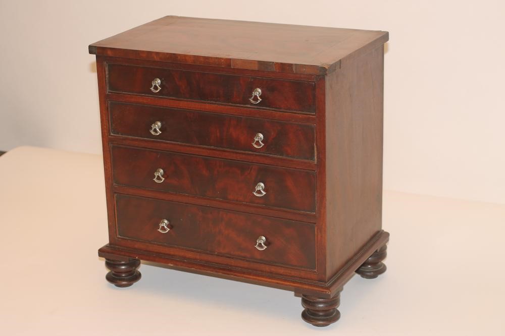 A WILLIAM IV MAHOGANY MINIATURE CHEST Image