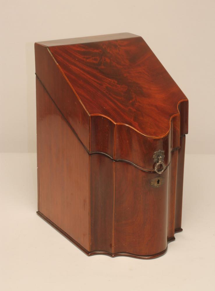 A GEORGIAN MAHOGANY KNIFE BOX Image